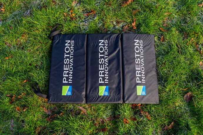Podloška Preston Fold Away Unhooking Mat