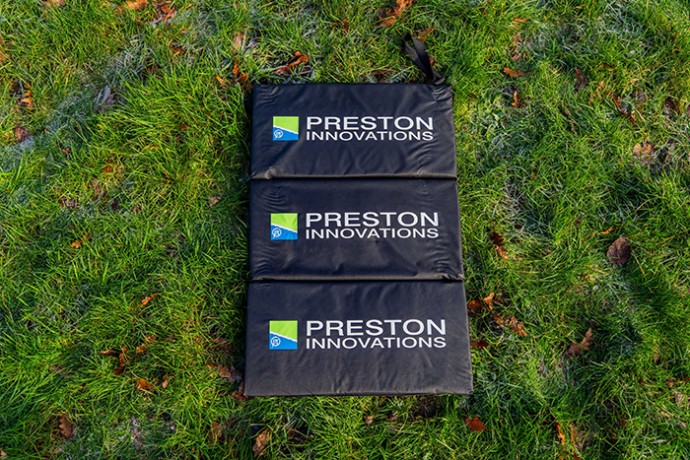 Podloška Preston Fold Away Unhooking Mat