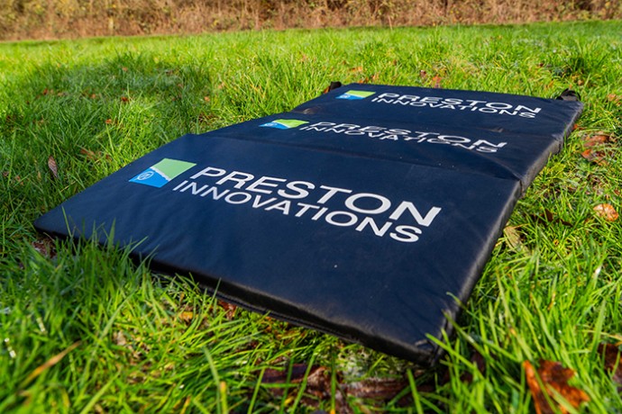 Podloška Preston Fold Away Unhooking Mat