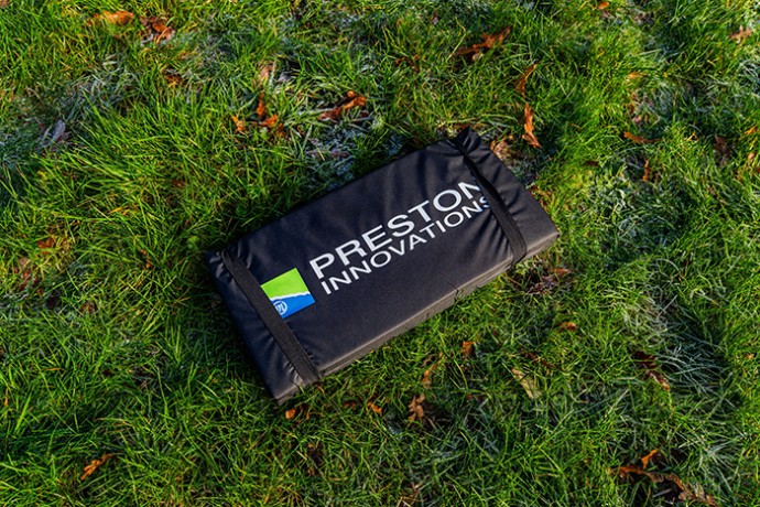 Podloška Preston Fold Away Unhooking Mat