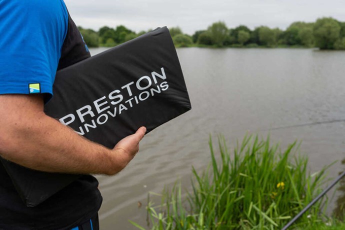 Podloška Preston Fold Away Unhooking Mat