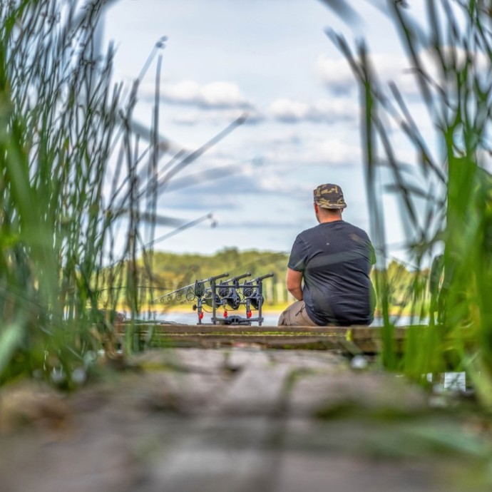 Postolje za štapove Avid Carp Revolve Super Low Pod