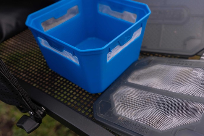 Posuda za mamce Preston 3Pt Venta Window Tub