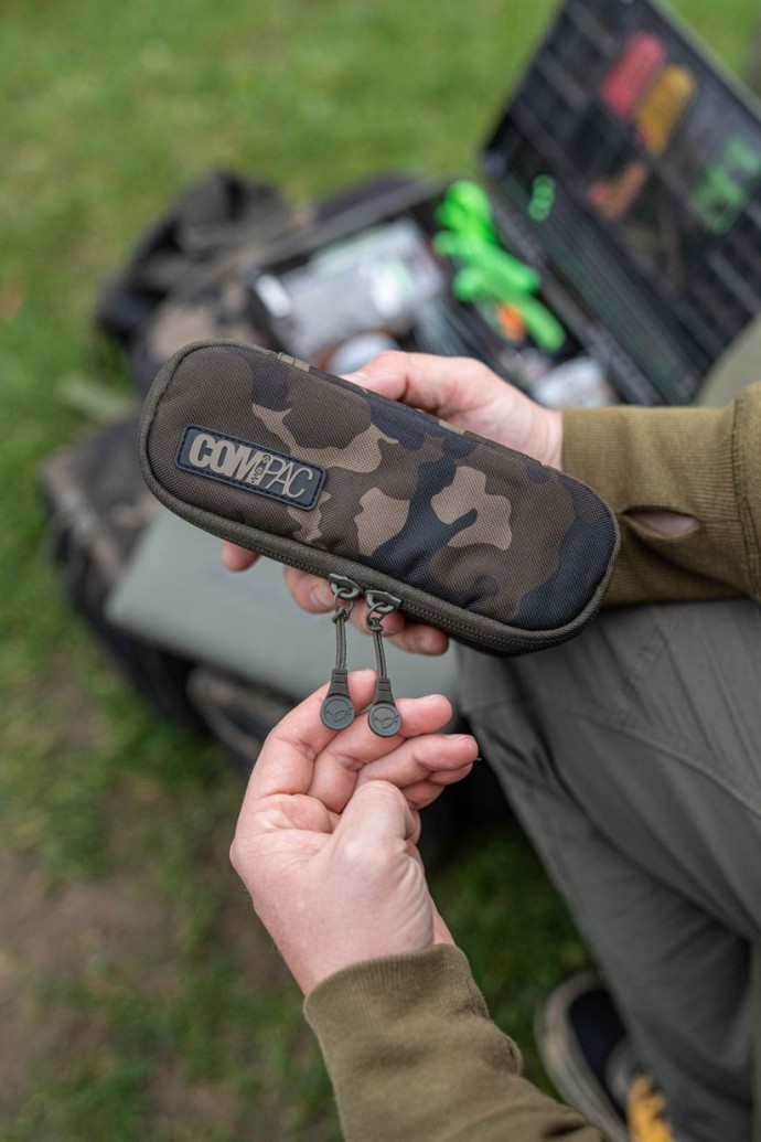 Pouzdro Korda Compac 55 Tackle Pouch Dark Kamo
