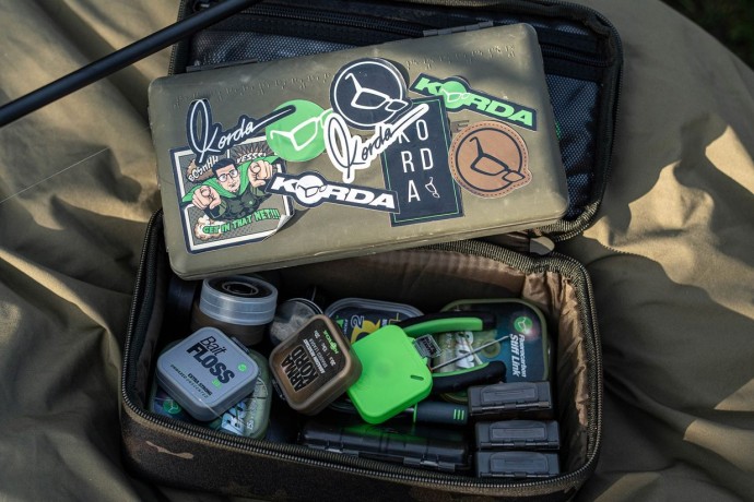 Pouzdro na Příslušenství Korda Compac 140 Tackle Pouch Dark Kamo