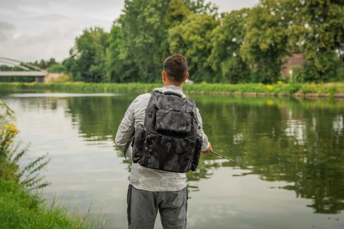 Ruksak Rage Camo Voyager Rucksack + 5x Plastična kutija