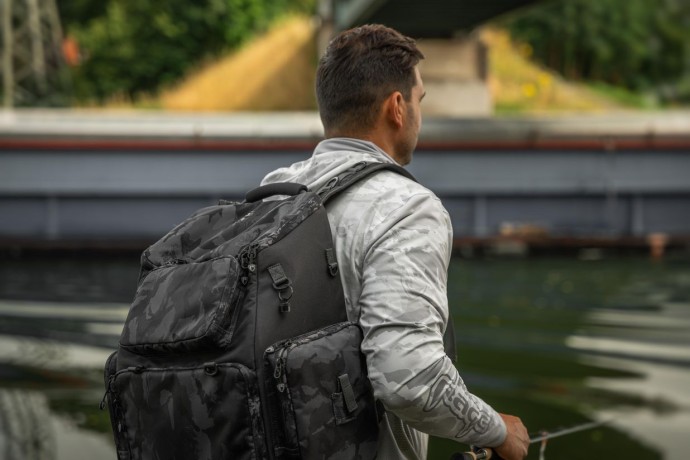 Ruksak Rage Camo Voyager Rucksack + 5x Plastična kutija