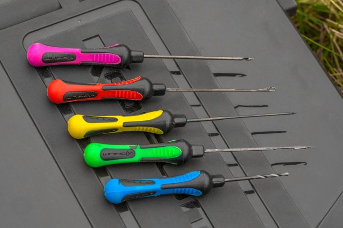 Set igala i škara Korum Baiting Tool & Scissor Set