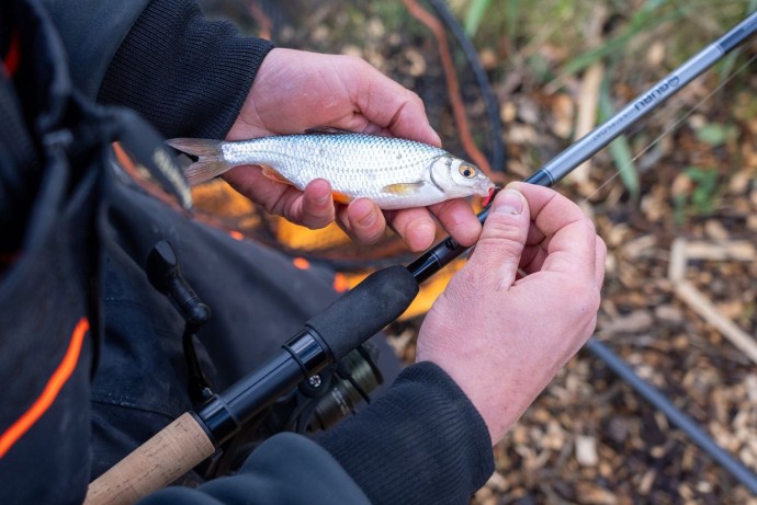 Set Prút a Navijak Guru Natural Waggler 11’ Float Rod & Reel Combo