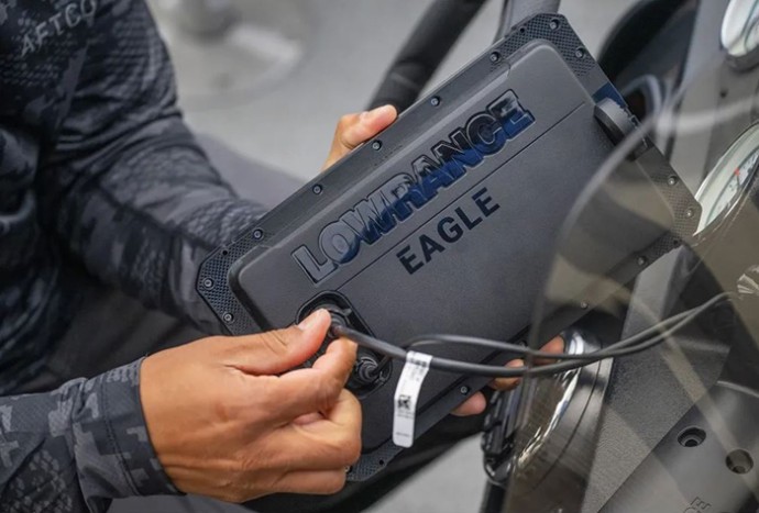 Sonar Lowrance Eagle 9 Sa Sondom Tripleshot HD + Baterija i Punjač BESPLATNO