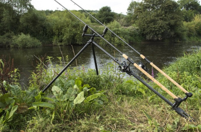 Stalak za 2 Štapa Korum River Tripod