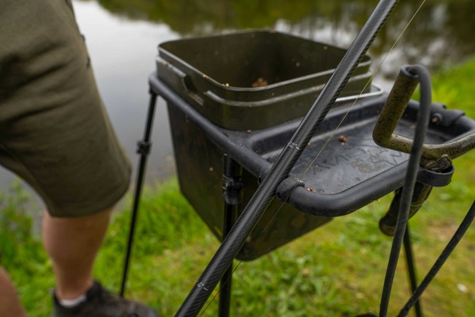 Stalak za kantu Avid Carp Bait Station Kit