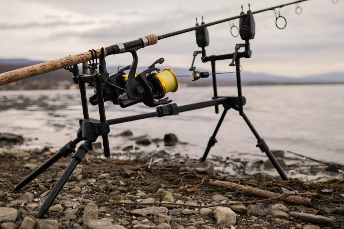 Stojan Giants Fishing Tripper Rola Pod 2 Štapa