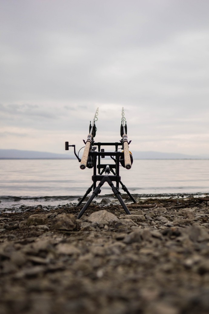 Stojan Giants Fishing Tripper Rola Pod 2 Štapa