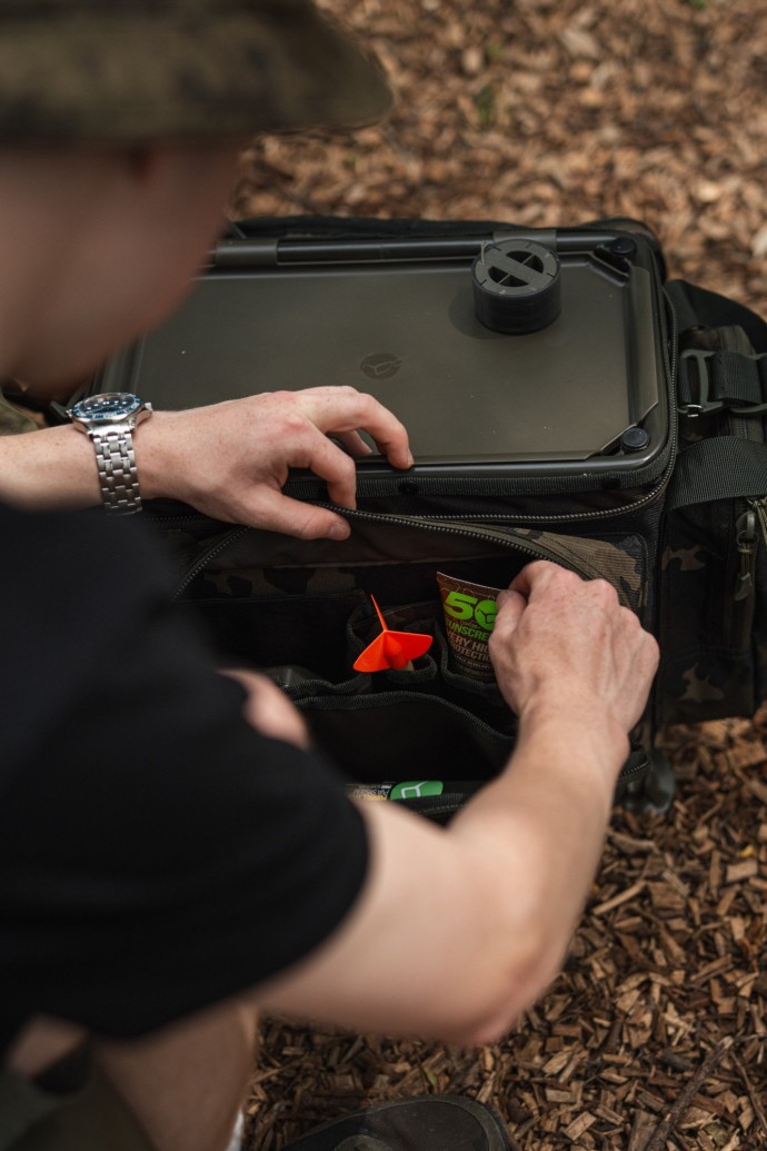Taška Korda Compac Framed Carryall Small Dark Kamo