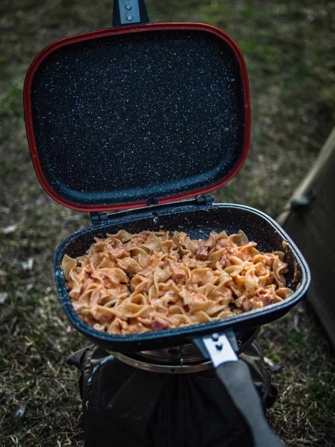 Tava za kuhanje Giants Fishing Eazi Pan Medium + Inox Thermo šalica