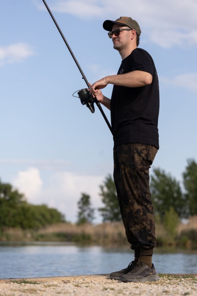 Tepláky Korda Ultralite Joggers Dark Kamo