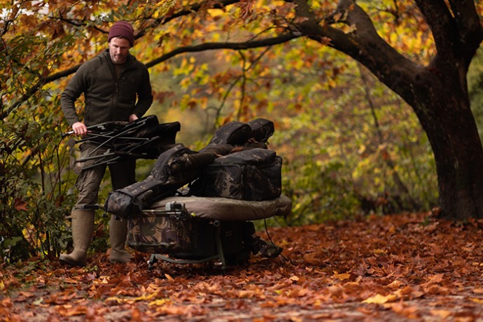 Torba za Buzz Bar Korda Compac Buzz Bar Bag Dark Camo