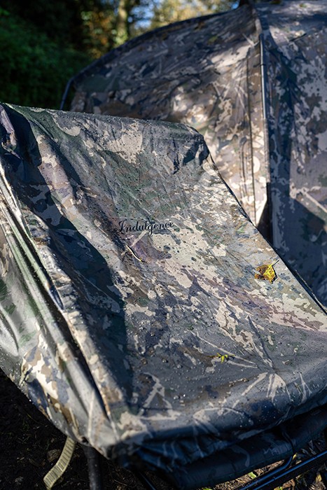 Vodootporna navlaka za stolicu Nash Indulgence Universal Waterproof Chair Cover Camo