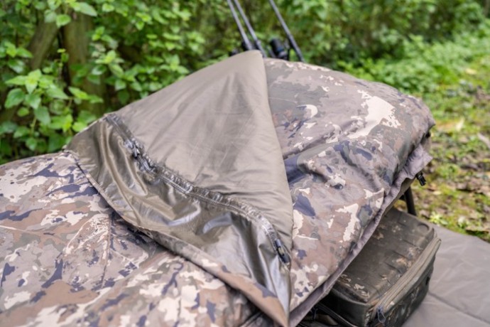Vodootporni prekrivač za ležaljku Nash Indulgence Waterproof Bedchair Cover Camo