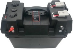 Box na Batériu Boat007 s Autozapaľovačmi, USB a Anderson Konektory Box na Batériu Boat007 s Autozapaľovačmi, USB a Anderson Konektory