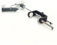 Zveráčik na viazanie mušiek Snowbee Fly-Mate Clamp Vice with Ball Joint